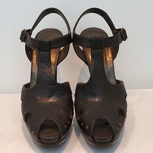 STUART WEITZMAN platform Leather Studded Accents T-Strap Sandals